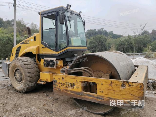右前45°(壓路機(jī)整機(jī)外觀(guān)) 右前45°(壓路機(jī)整機(jī)外觀(guān))