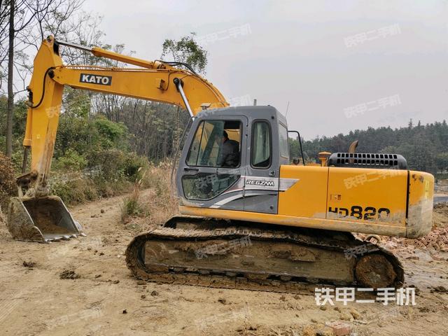 加藤HD820R挖掘机的设备实拍-第3张实拍照片