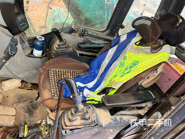 駕駛室整體（整機外觀）