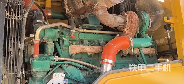 發(fā)動機右側(cè)（整機外觀及大件）