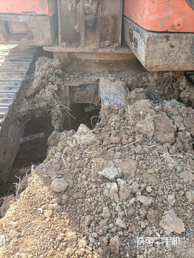 轉(zhuǎn)盤和下車架正前（工作和回轉(zhuǎn)裝置）