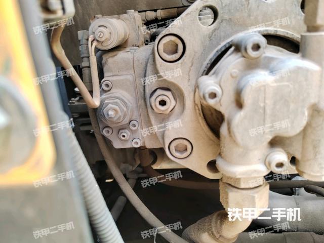 液压泵舱室正面整体（整机外观）