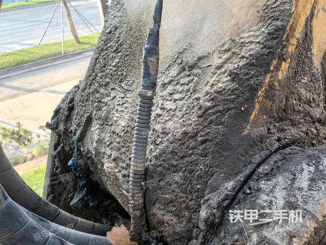 轉(zhuǎn)盤(pán)和下車(chē)架正前（工作和回轉(zhuǎn)裝置）