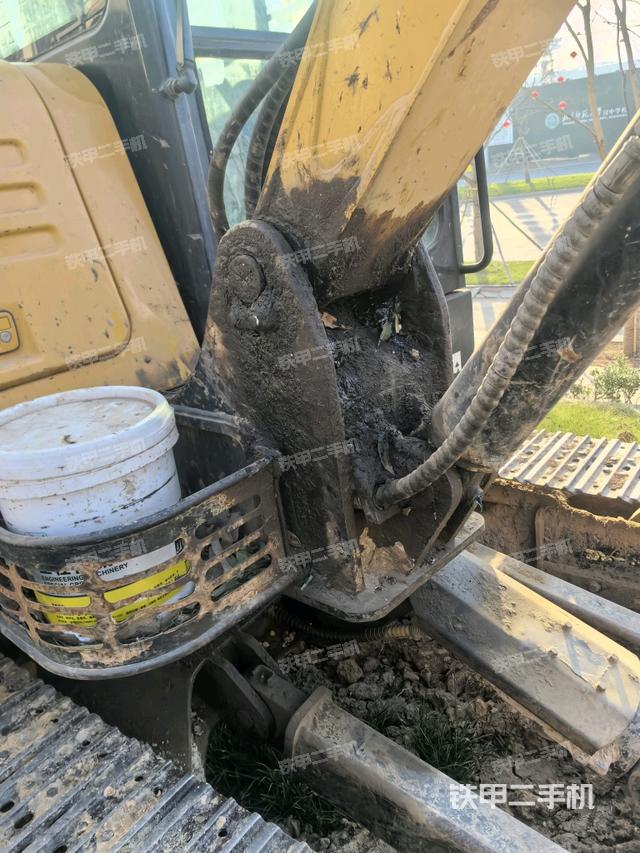 大臂根部?斜（工作和回轉(zhuǎn)裝置）