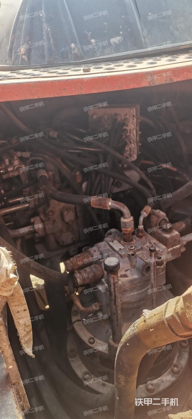 回轉(zhuǎn)馬達(dá)和主控閥(整機(jī)外觀) 回轉(zhuǎn)馬達(dá)和主控閥(整機(jī)外觀)