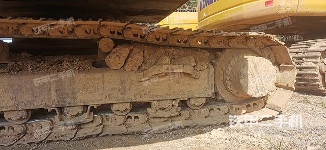 單側(cè)履帶整體(整機(jī)外觀) 單側(cè)履帶整體(整機(jī)外觀)