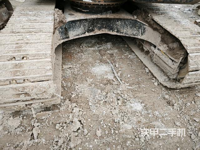 轉(zhuǎn)盤和下車架正前（工作和回轉(zhuǎn)裝置）