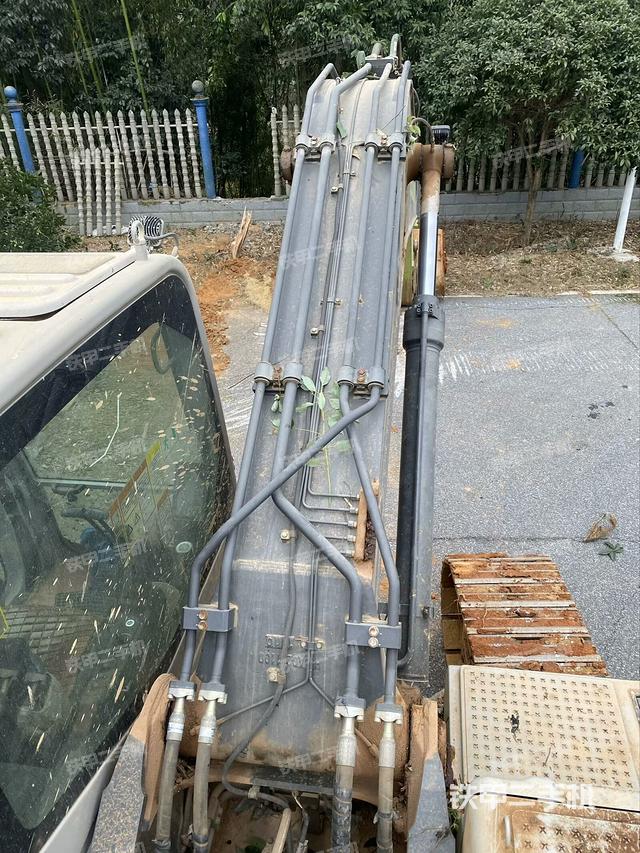 大臂背部俯視（工作和回轉(zhuǎn)裝置）