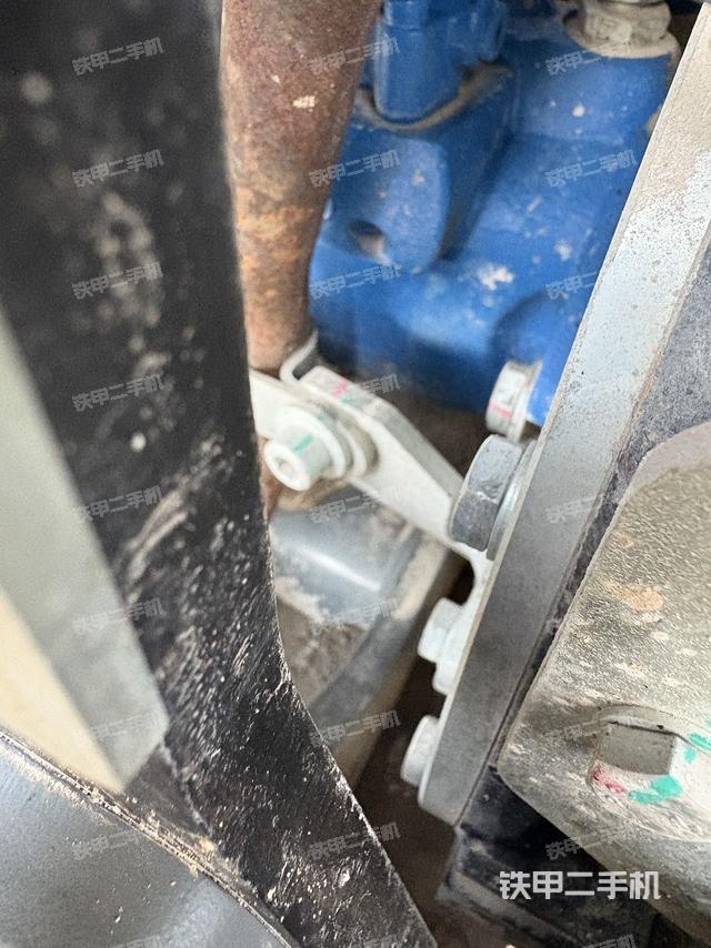 液壓泵艙室正面整體(整機外觀) 液壓泵艙室正面整體(整機外觀)