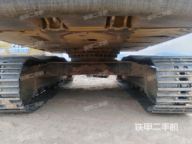 轉(zhuǎn)盤和下車架正前（工作和回轉(zhuǎn)裝置）