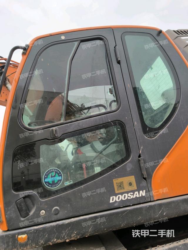 左后方玻璃角標(biāo)（駕駛室部分）