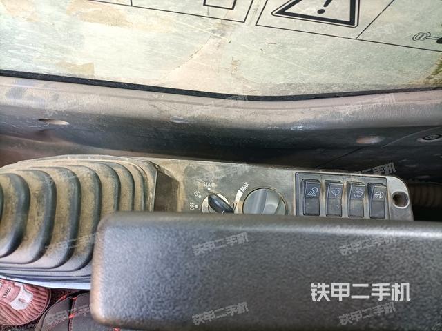 座椅右側(cè)控制臺/鑰匙門/油門/含右手柄（駕駛室部分）