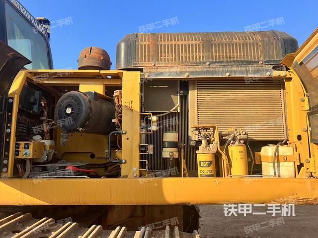 散熱器正面(大件艙室) 散熱器正面(大件艙室)