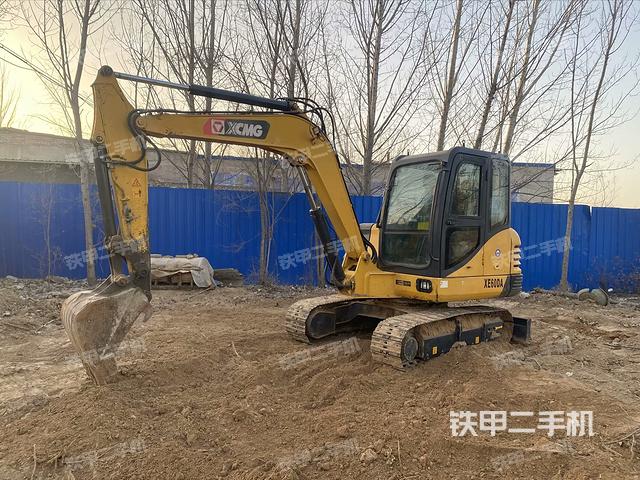 駕駛室整體(整機(jī)外觀) 駕駛室整體(整機(jī)外觀)