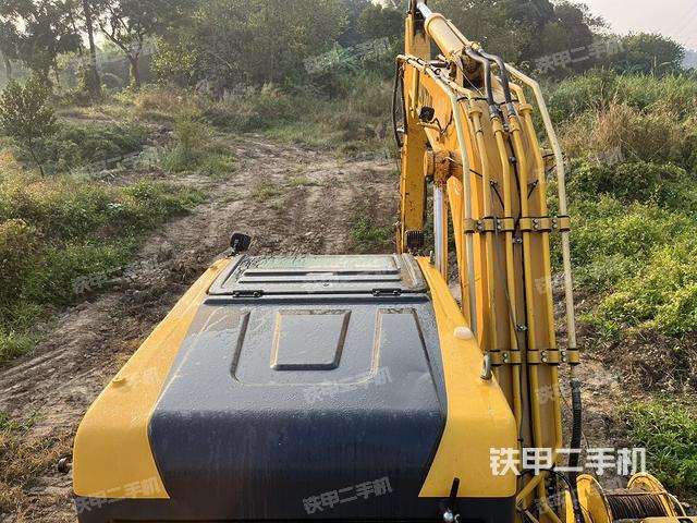 駕駛室頂部（整機外觀）