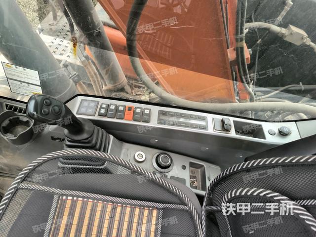 座椅右側(cè)控制臺/鑰匙門/油門/含右手柄（駕駛室部分）