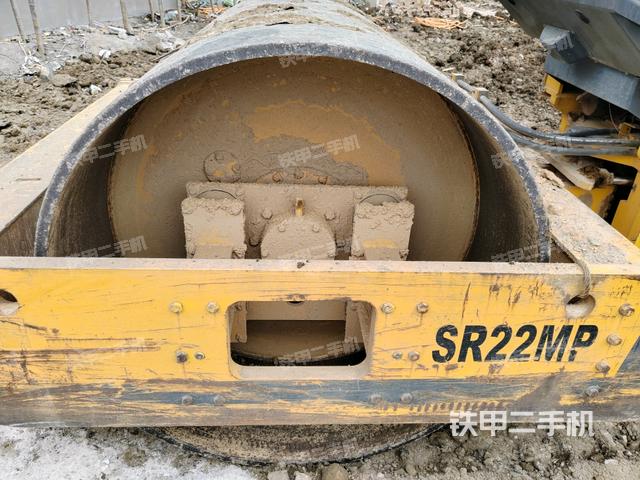 前車(chē)架正右側(cè)(壓路機(jī)前后車(chē)架) 前車(chē)架正右側(cè)(壓路機(jī)前后車(chē)架)