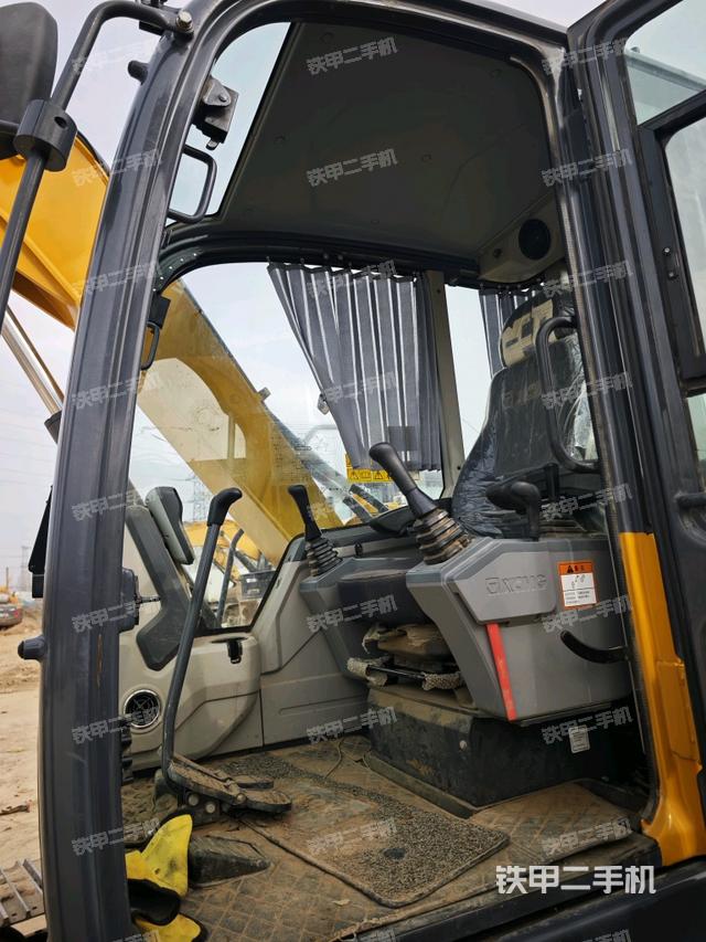 駕駛室整體(整機外觀) 駕駛室整體(整機外觀)