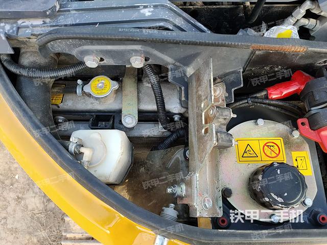 回轉馬達和主控閥（整機外觀）