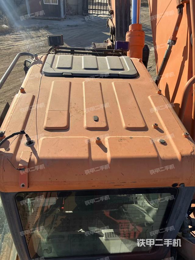 驾驶室顶部（整机外观）