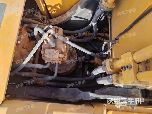 回轉(zhuǎn)馬達(dá)和主控閥(整機(jī)外觀) 回轉(zhuǎn)馬達(dá)和主控閥(整機(jī)外觀)