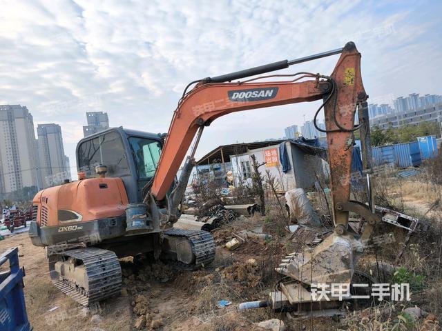 右前45(整機(jī)外觀) 右前45(整機(jī)外觀)