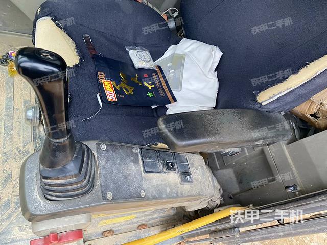 座椅左側控制臺/音響/含左手柄（駕駛室部分）