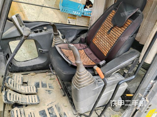 座椅后部(駕駛室部分) 座椅后部(駕駛室部分)