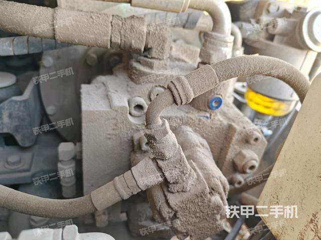 液壓泵艙室正面整體（整機(jī)外觀）