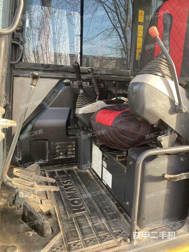 駕駛室頂部(整機外觀) 駕駛室頂部(整機外觀)