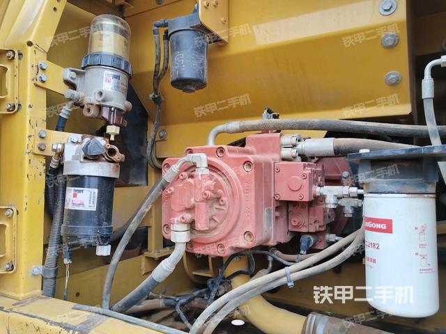 液壓泵艙室正面整體（整機(jī)外觀）