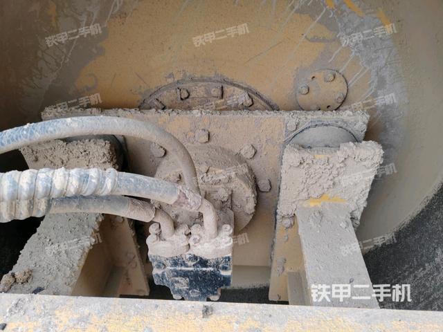 前輪右側(cè)減震塊連接及部件(壓路機(jī)前后車(chē)架) 前輪右側(cè)減震塊連接及部件(壓路機(jī)前后車(chē)架)
