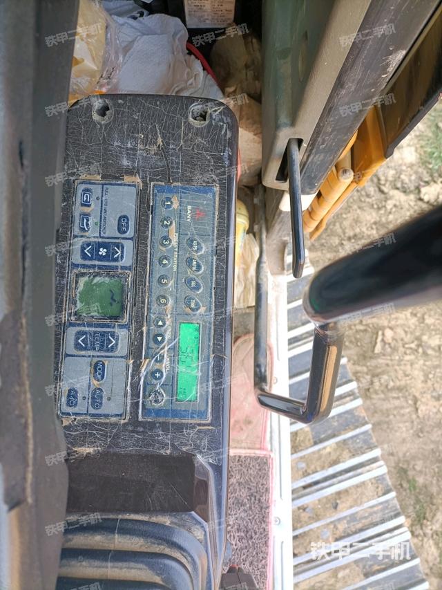 座椅左側(cè)控制臺/音響/含左手柄（駕駛室部分）