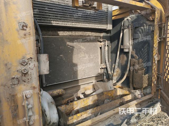 散熱器正面(大件艙室) 散熱器正面(大件艙室)