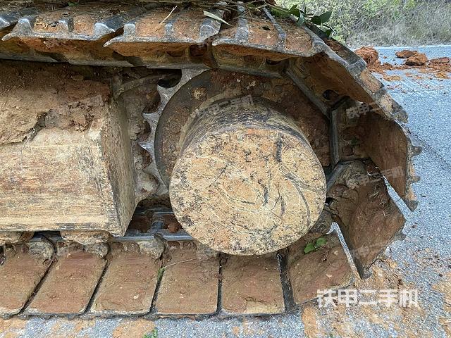 右驅(qū)動輪（行走機(jī)構(gòu)）