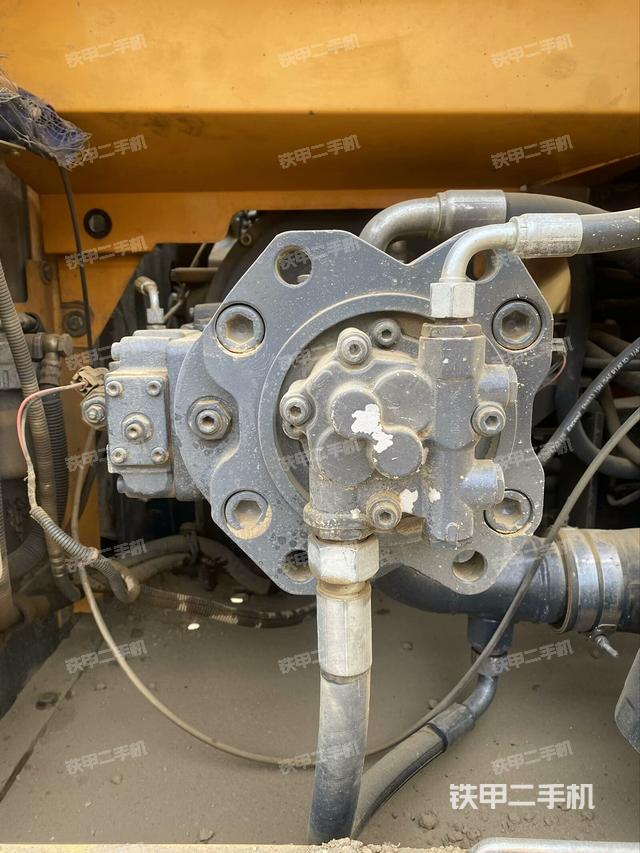 液壓泵艙室正面整體(整機(jī)外觀) 液壓泵艙室正面整體(整機(jī)外觀)