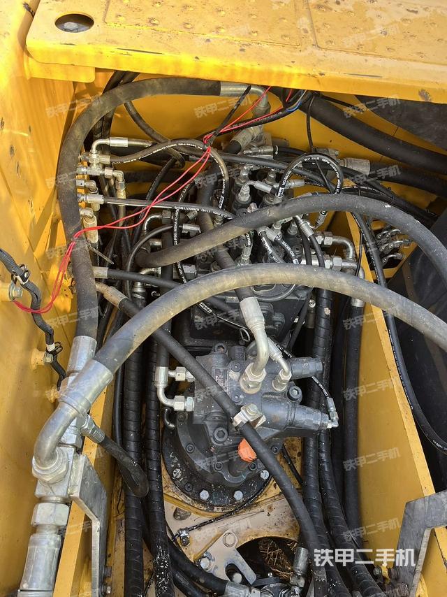 回轉(zhuǎn)馬達和主控閥（整機外觀）