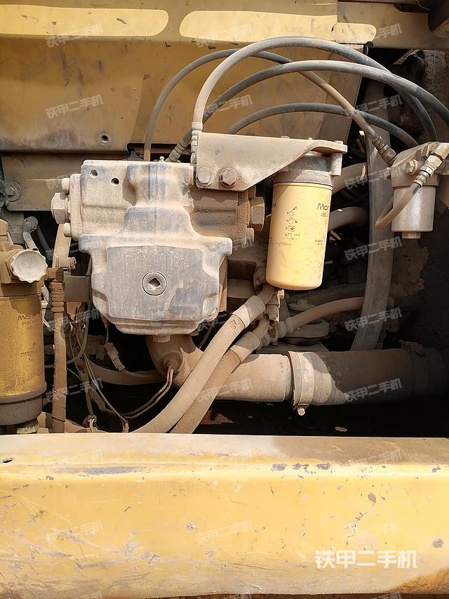 液壓泵艙室正面整體(整機(jī)外觀) 液壓泵艙室正面整體(整機(jī)外觀)
