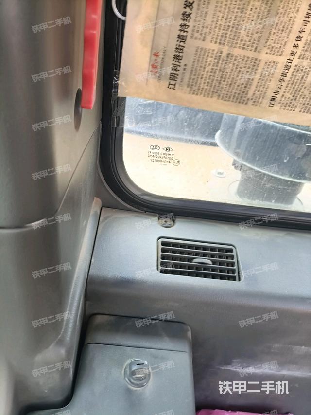 后窗玻璃角標（駕駛室部分）