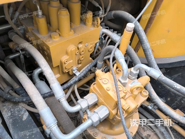 回轉(zhuǎn)馬達和主控閥（整機外觀）