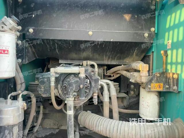 液壓泵艙室正面整體(整機(jī)外觀) 液壓泵艙室正面整體(整機(jī)外觀)