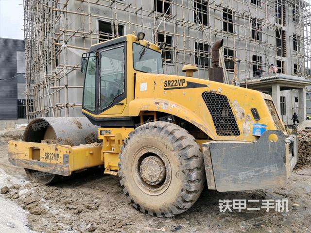 左后45°(壓路機(jī)整機(jī)外觀(guān)) 左后45°(壓路機(jī)整機(jī)外觀(guān))