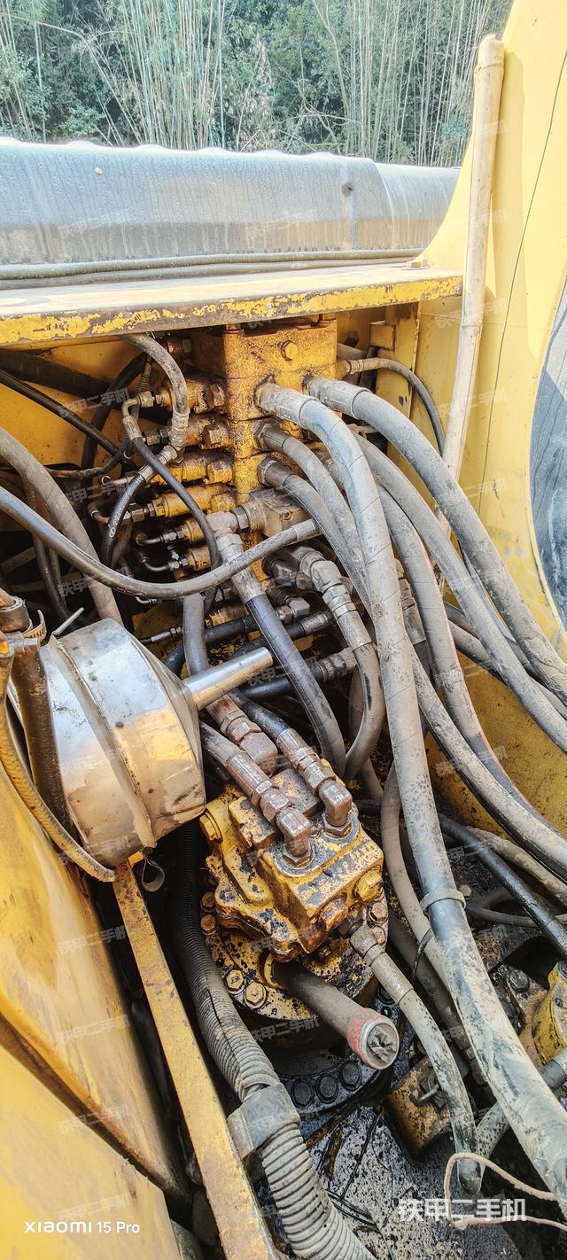 回转马达和主控阀（整机外观）