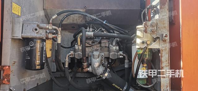 液壓泵艙室正面整體(整機(jī)外觀) 液壓泵艙室正面整體(整機(jī)外觀)