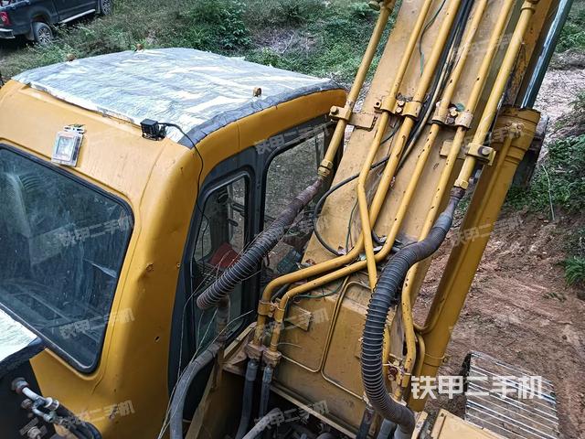 駕駛室頂部（整機外觀）