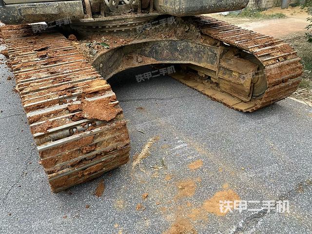 轉(zhuǎn)盤和下車架正前（工作和回轉(zhuǎn)裝置）