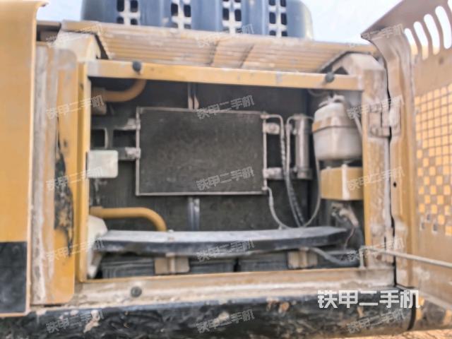 散熱器正面(大件艙室) 散熱器正面(大件艙室)