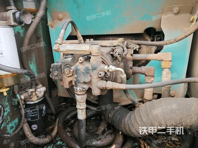 液壓泵斜45?右(大件艙室) 液壓泵斜45?右(大件艙室)