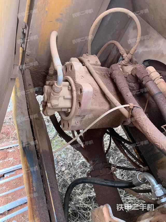液壓泵艙室正面整體(整機(jī)外觀) 液壓泵艙室正面整體(整機(jī)外觀)