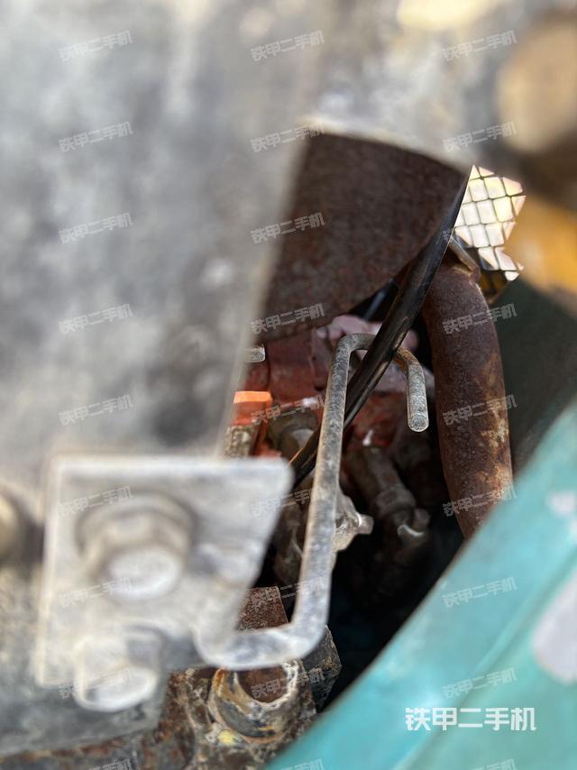 回轉(zhuǎn)馬達(dá)和主控閥（整機(jī)外觀）